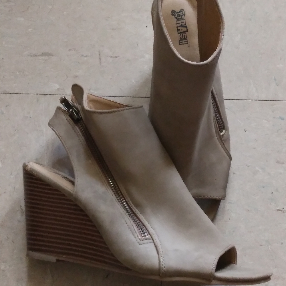 Trask Women's Taupe Wedge Sandals with Zipper